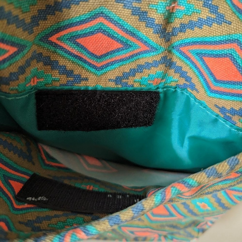 Kavu Keepalong Crossbody Bag in Diamond Print - Picture 7 of 9